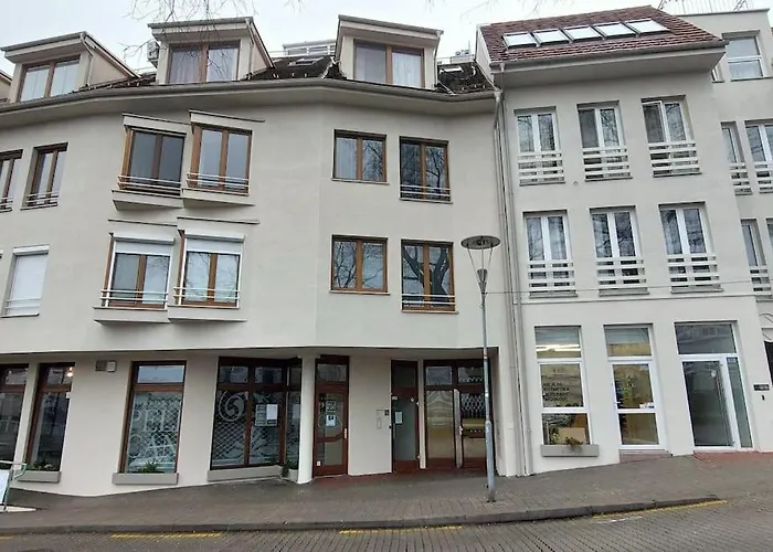 Castle With Terrace Self-check-in Μπρατισλάβα