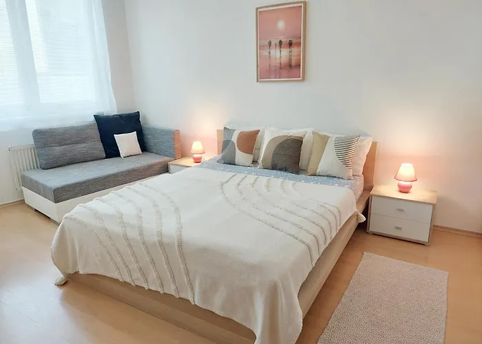 Castle With Terrace Self-check-in Μπρατισλάβα